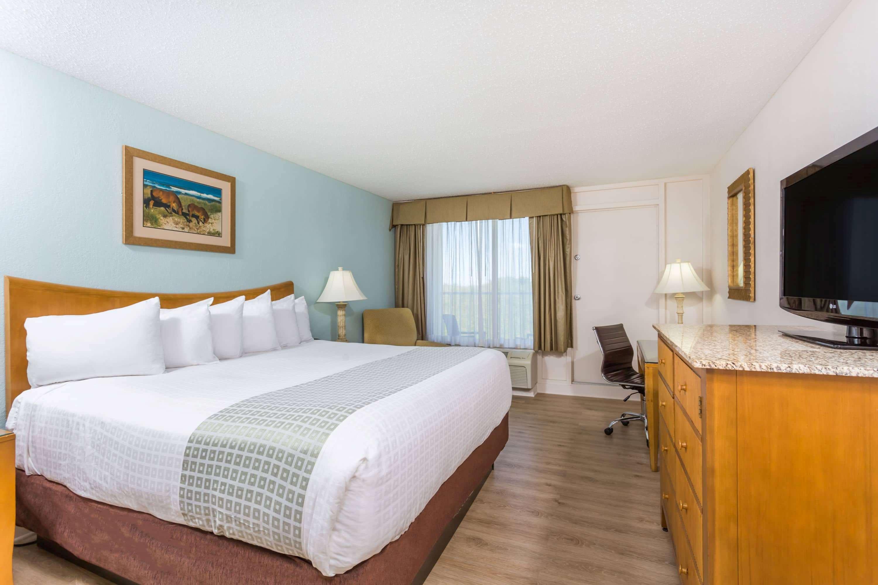 Ramada Plaza By Wyndham Nags Head Oceanfront Hotel Kill Devil Hills Exterior photo