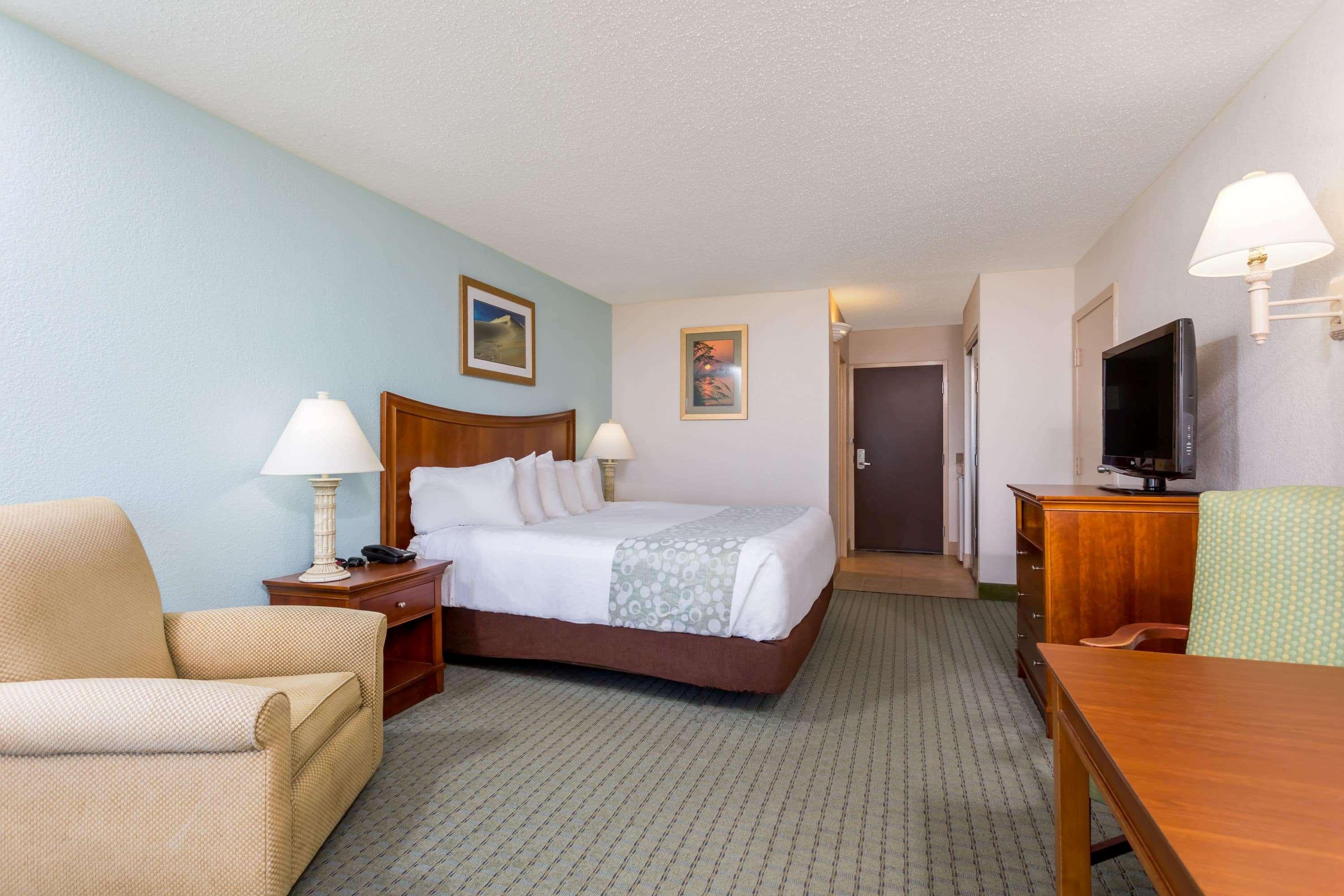 Ramada Plaza By Wyndham Nags Head Oceanfront Hotel Kill Devil Hills Exterior photo