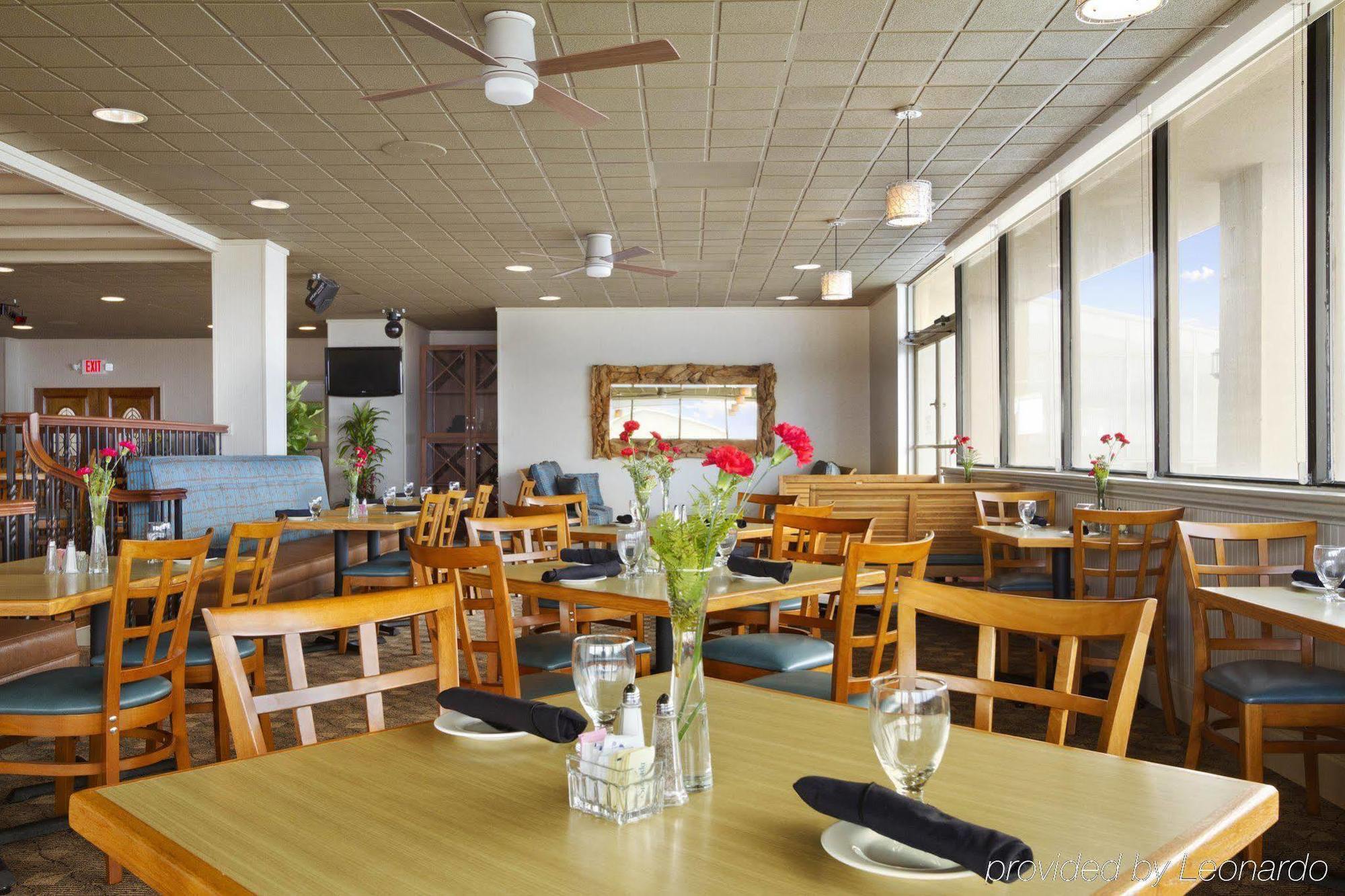 Ramada Plaza By Wyndham Nags Head Oceanfront Hotel Kill Devil Hills Exterior photo